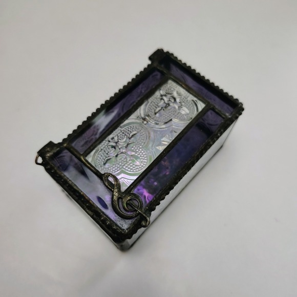 Vintage Art Glass Purple Iridescent Trinket Jewelry Box With Metal‎ Clef Music - Picture 4 of 12